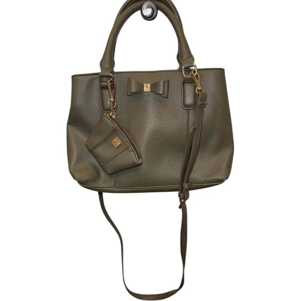 Chic Green Tote with Gold Accents